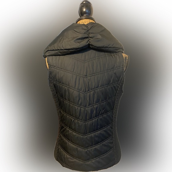 Marc New York (Andrew Marc) Sz S Black Quilted Puffer Womens vest - Picture 2 of 11